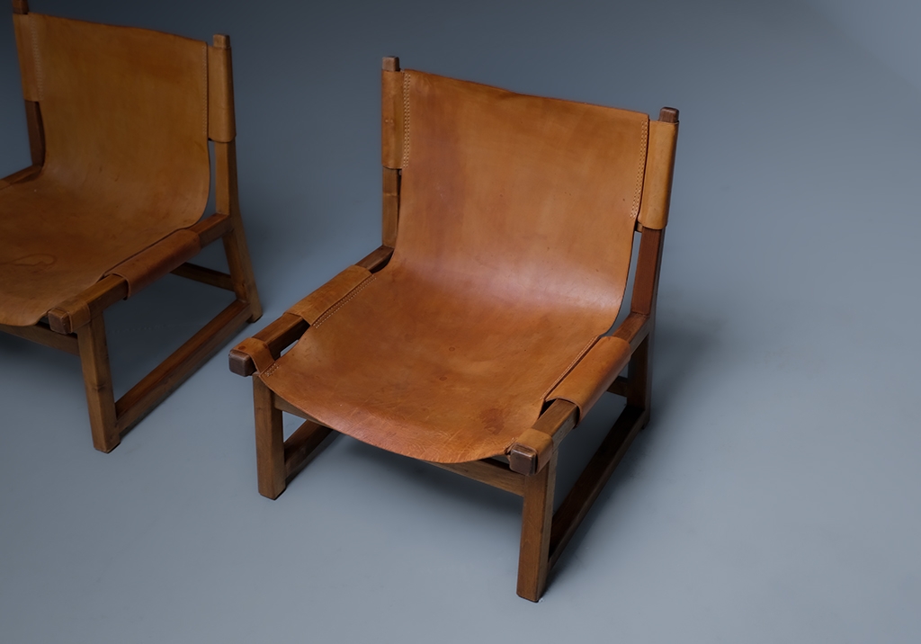 Fauteuils Riaza: détail d'une des chaises tournées vers l'avant